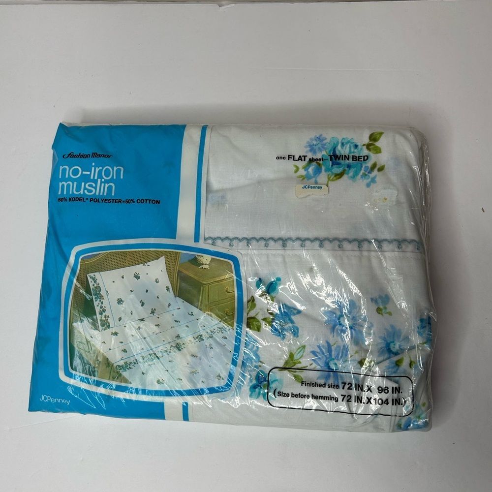 New deadstock vintage 70s JCPenney No-Iron Muslin Twin flat Sheet - Blue Floral